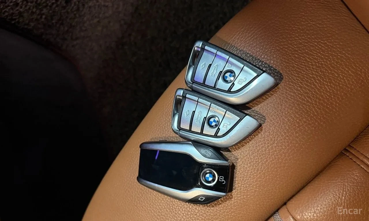 BMW 530 M Sport/ДИСТРОНИК/ОБДУХ/ШИБЕДАХ/ПОДГРЕВ/, снимка 14 - Автомобили и джипове - 55897628