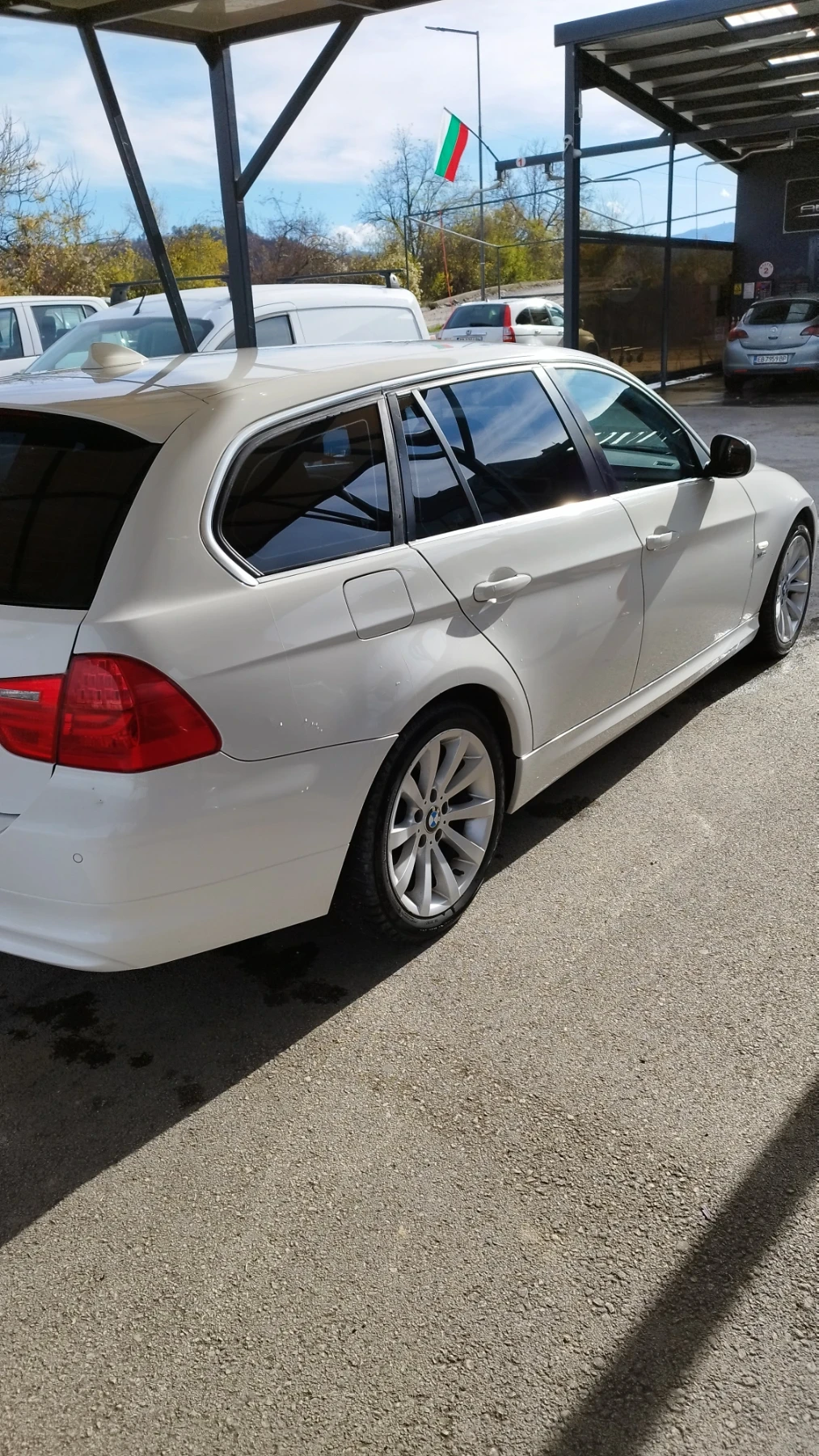 BMW 330 Xdrive, снимка 3 - Автомобили и джипове - 56663327