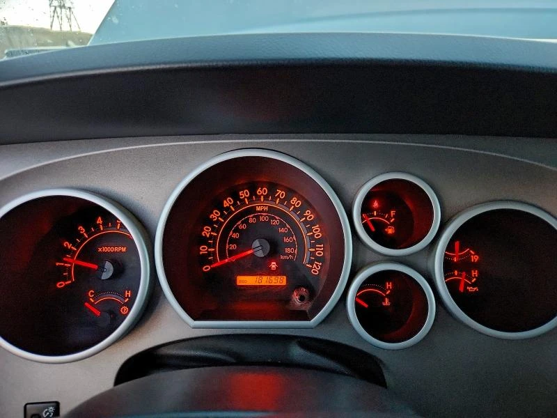 Toyota Tundra 5.7L 8 4x4 w/Rear Wheel Drv, снимка 11 - Автомобили и джипове - 53083533