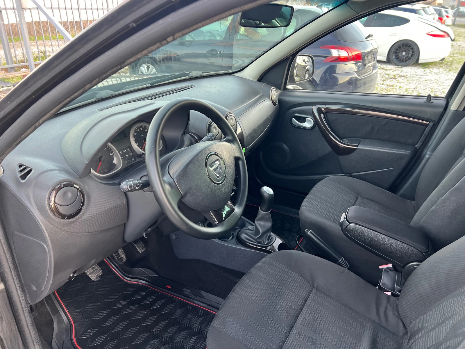 Dacia Duster 1.6i - изображение 8