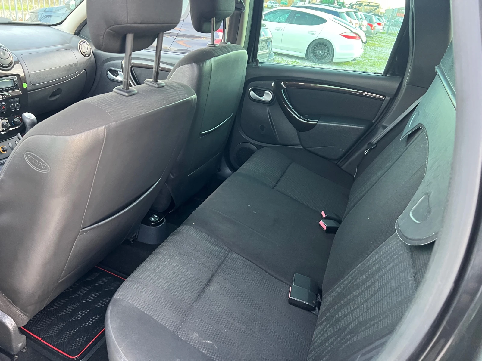 Dacia Duster 1.6i - изображение 7