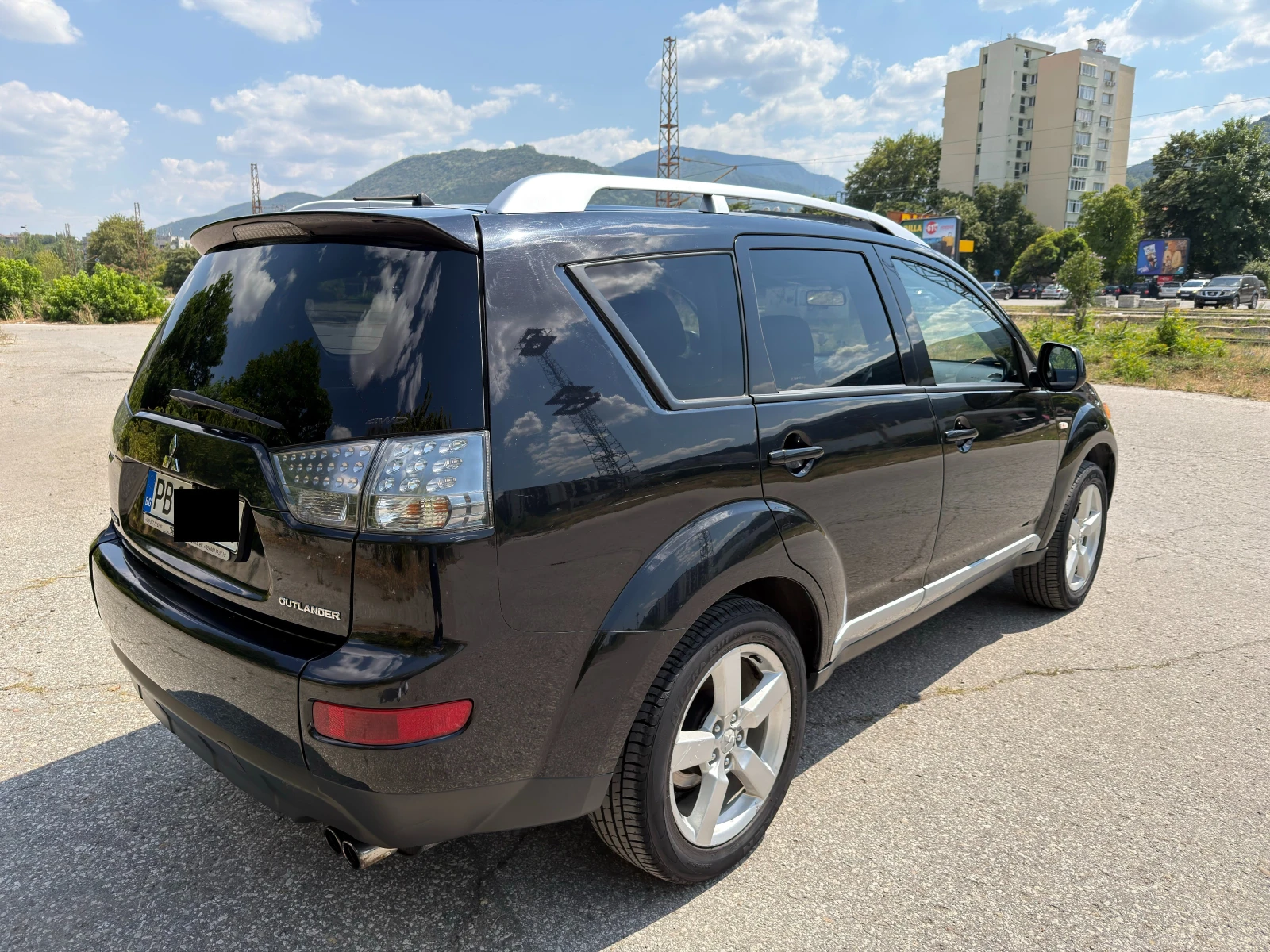 Mitsubishi Outlander 2.0 TDI, снимка 3 - Автомобили и джипове - 55628301