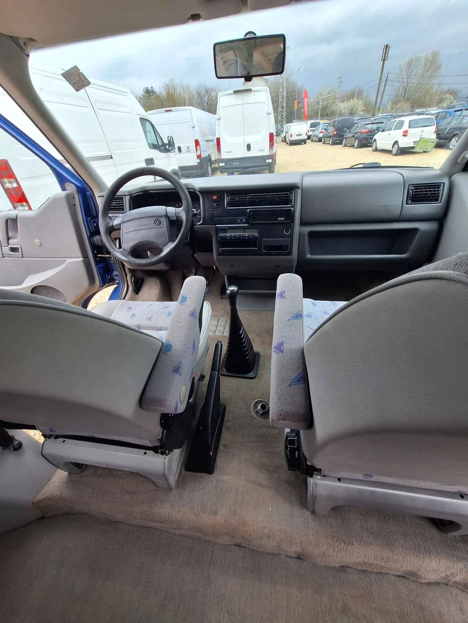 VW T4 2.5 ТДИ, 102 КОНЯ .НОВ ВНОС ОТ ШВЕЙЦАРИЯ ДОКАРАН Н, снимка 10 - Бусове и автобуси - 54026901