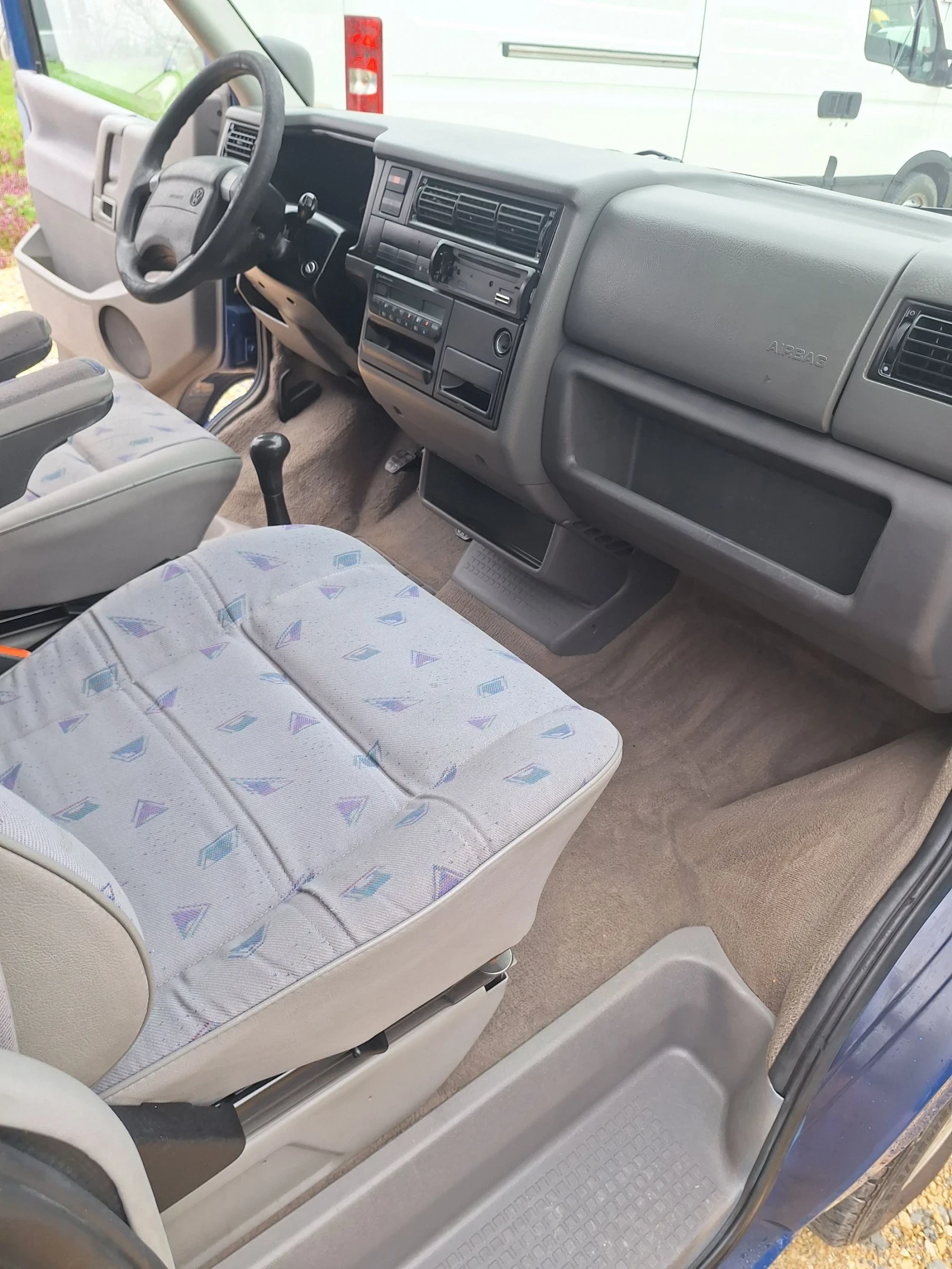 VW T4 2.5 ТДИ, 102 КОНЯ .НОВ ВНОС ОТ ШВЕЙЦАРИЯ ДОКАРАН Н, снимка 8 - Бусове и автобуси - 54026901