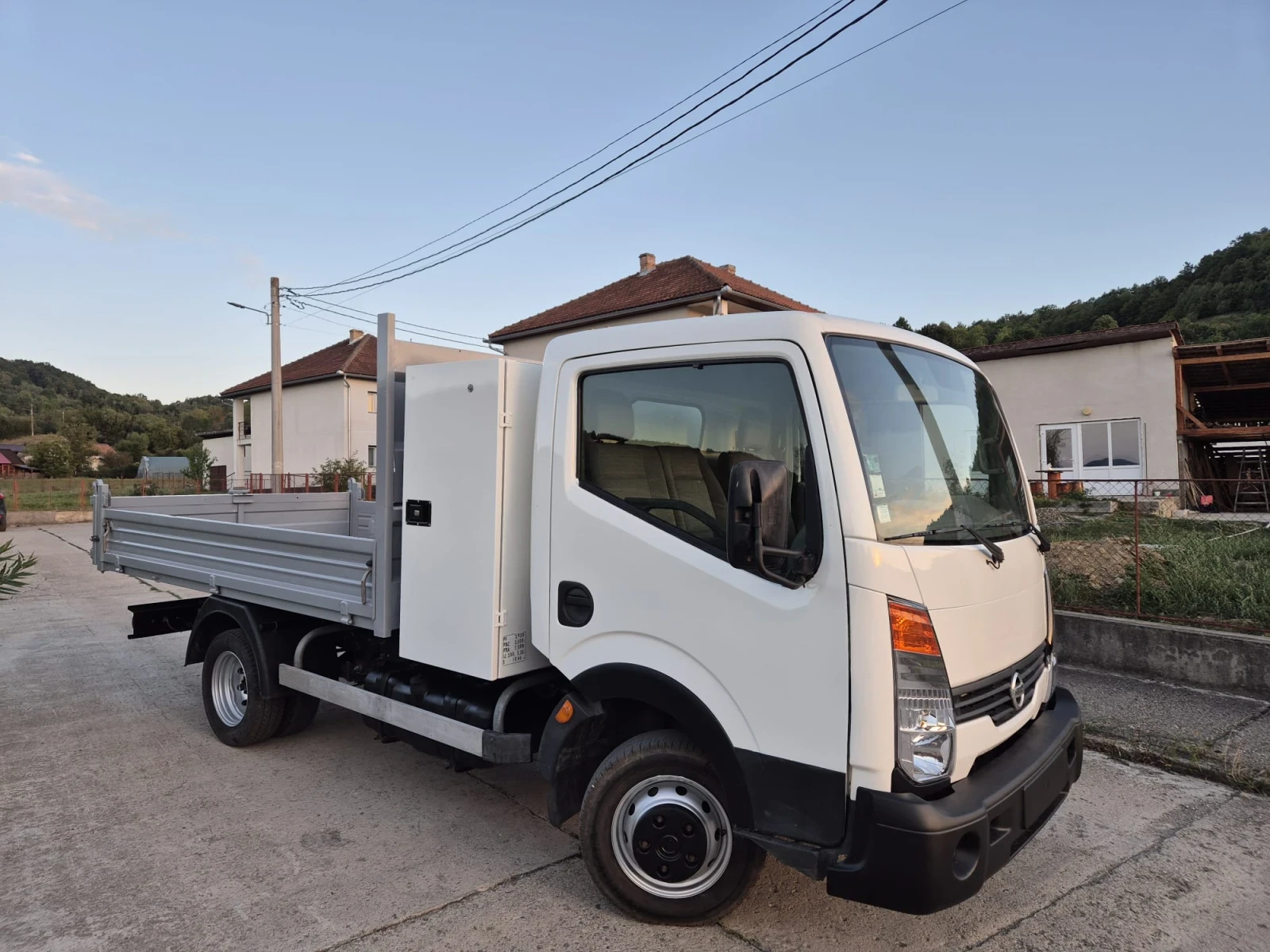 Nissan Capstar Самосвал климатик , снимка 2 - Бусове и автобуси - 56092062