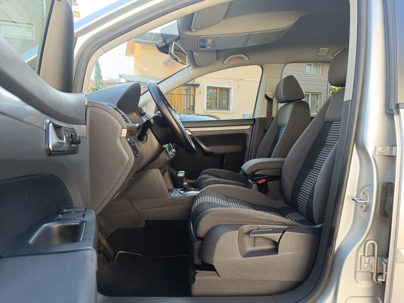 VW Touran 2.0TDI 140 DSG 8V, снимка 9 - Автомобили и джипове - 52770526