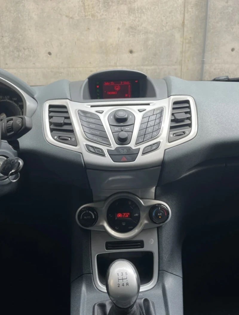 Ford Fiesta, снимка 9 - Автомобили и джипове - 52041157