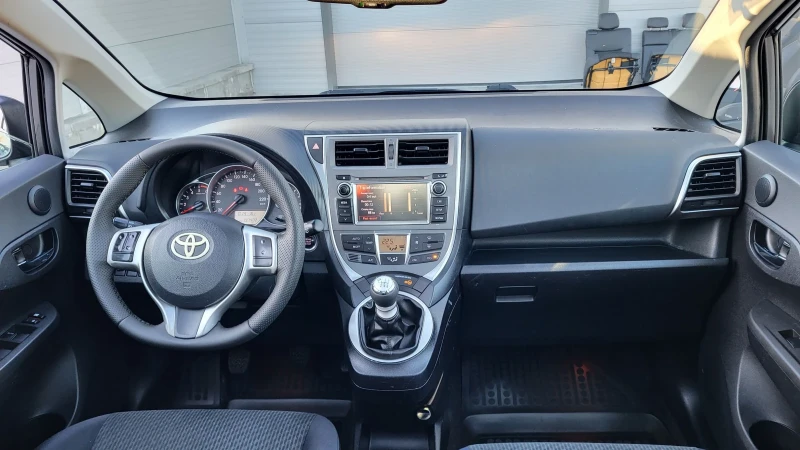 Toyota Verso S 1.4D4D-90 PANORAMA* KEYLESS* KAMERA* EURO5 , снимка 9 - Автомобили и джипове - 52414710