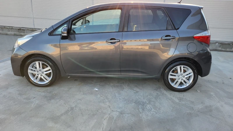 Toyota Verso S 1.4D4D-90 PANORAMA* KEYLESS* KAMERA* EURO5 , снимка 2 - Автомобили и джипове - 52414710