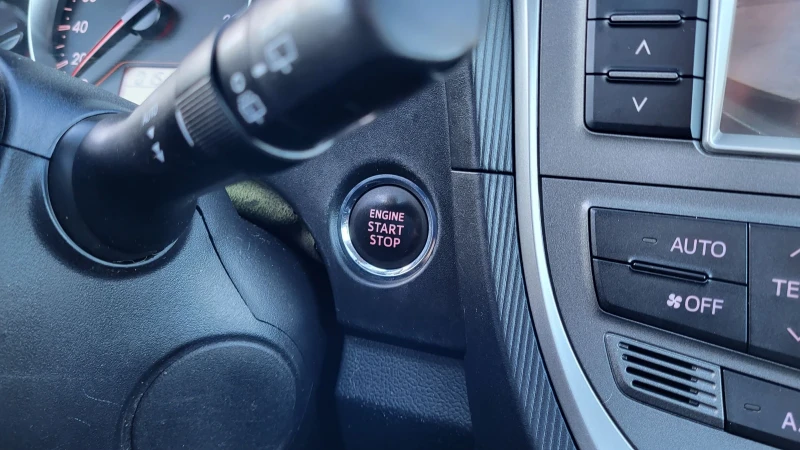 Toyota Verso S 1.4D4D-90 PANORAMA* KEYLESS* KAMERA* EURO5 , снимка 14 - Автомобили и джипове - 52414710