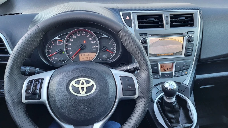 Toyota Verso S 1.4D4D-90 PANORAMA* KEYLESS* KAMERA* EURO5 , снимка 13 - Автомобили и джипове - 52414710