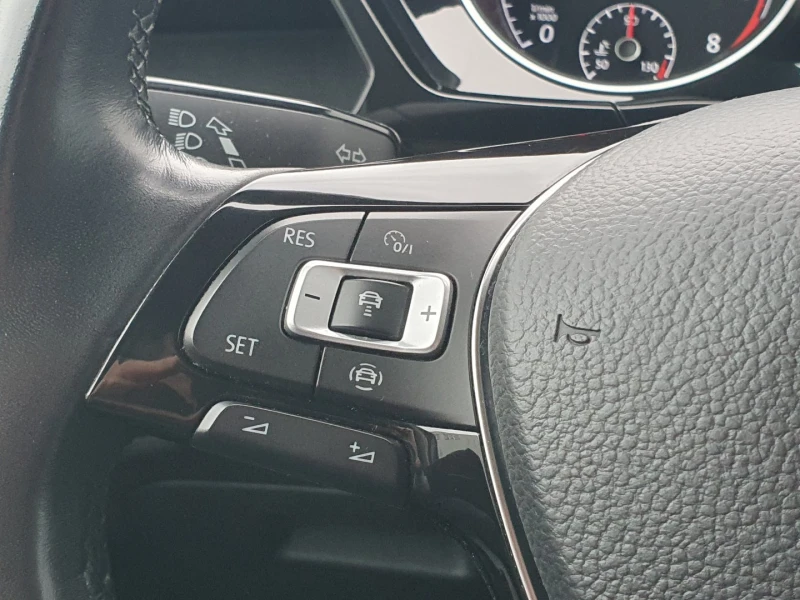 VW Touran Highline 1.5 TSI OPF DSG, снимка 14 - Автомобили и джипове - 52686337