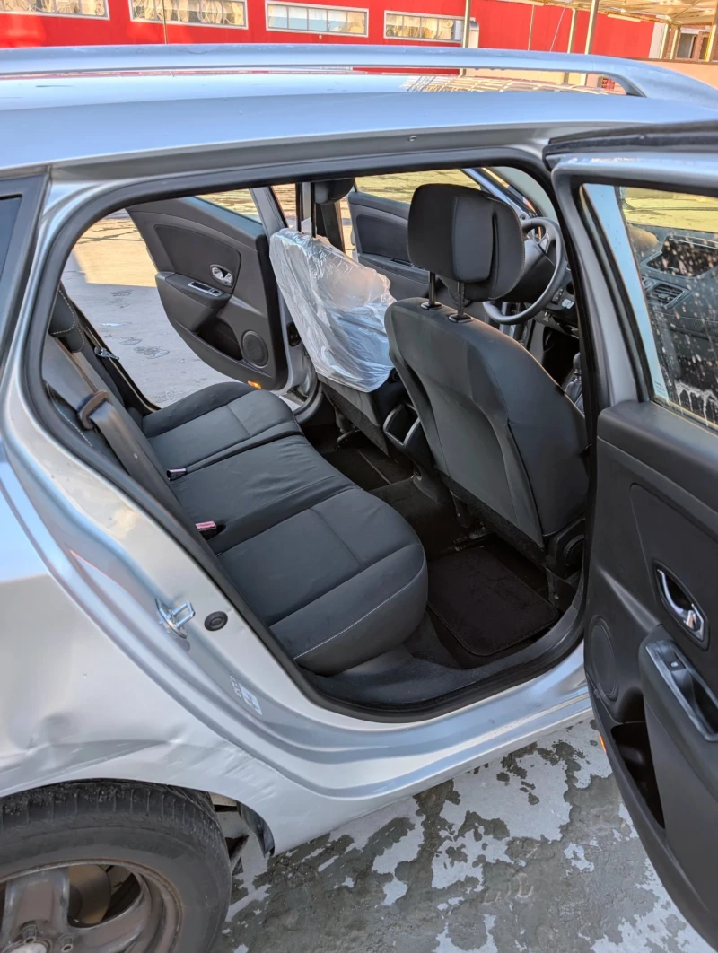 Renault Megane Grandtour 1.5 dci 110 к.с. комби, снимка 13 - Автомобили и джипове - 52996994