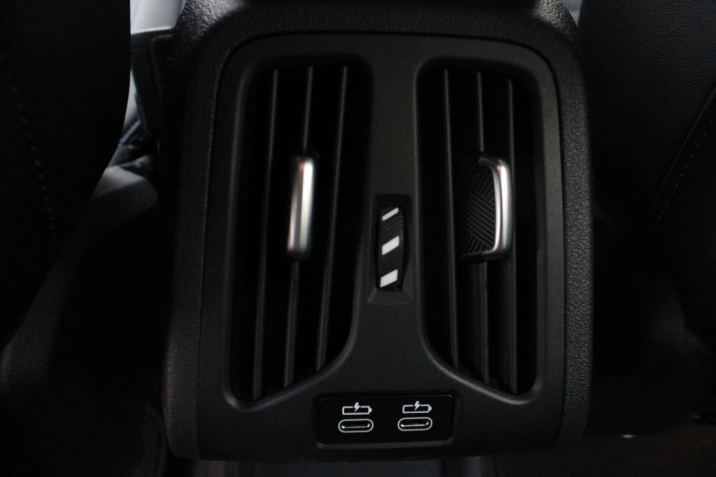 BMW iX1 xDrive30/ M-SPORT/ LED/ CAMERA/ NAVI/ SHADOW LINE/ | Mobile.bg   13