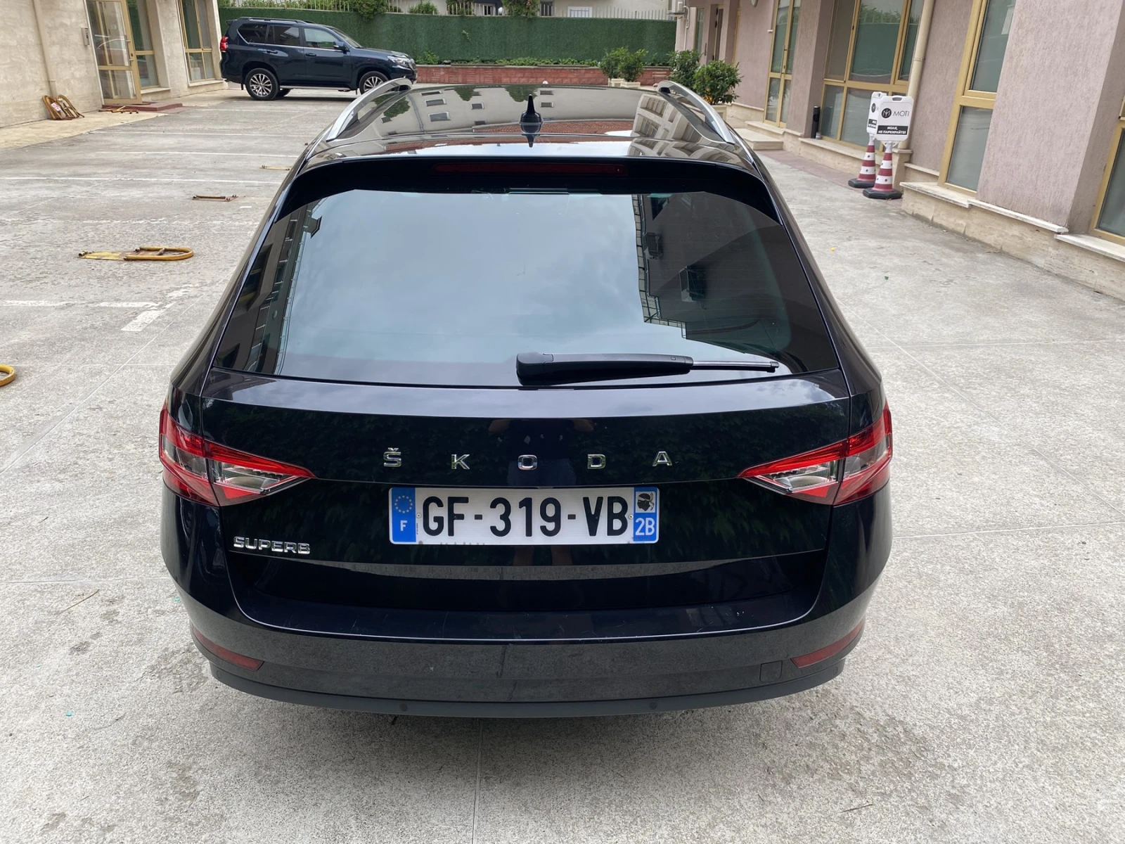 Skoda Superb  2.0TDI/DSG7/ SCR Business - изображение 4