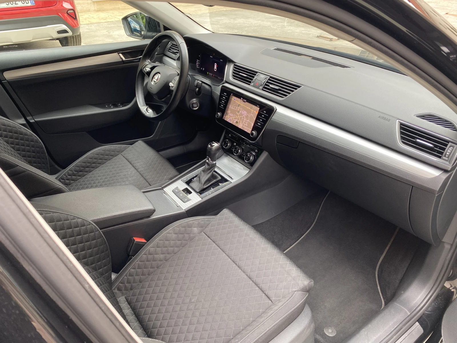 Skoda Superb  2.0TDI/DSG7/ SCR Business - изображение 10