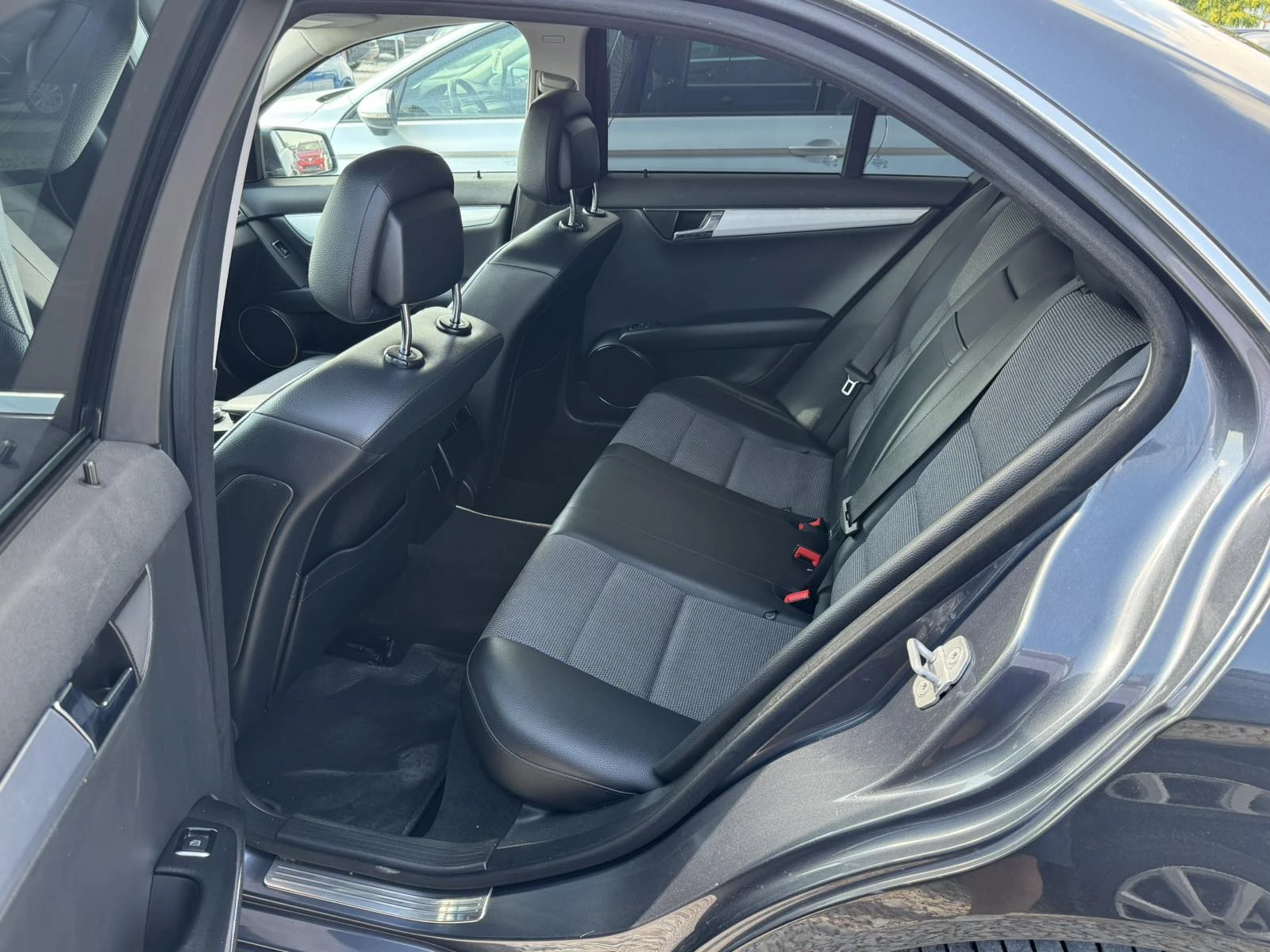 Mercedes-Benz C 220 CDI - изображение 8