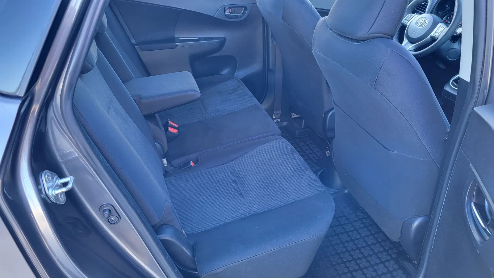 Toyota Verso S 1.4D4D-90 PANORAMA* KEYLESS* KAMERA* EURO5  | Mobile.bg   8