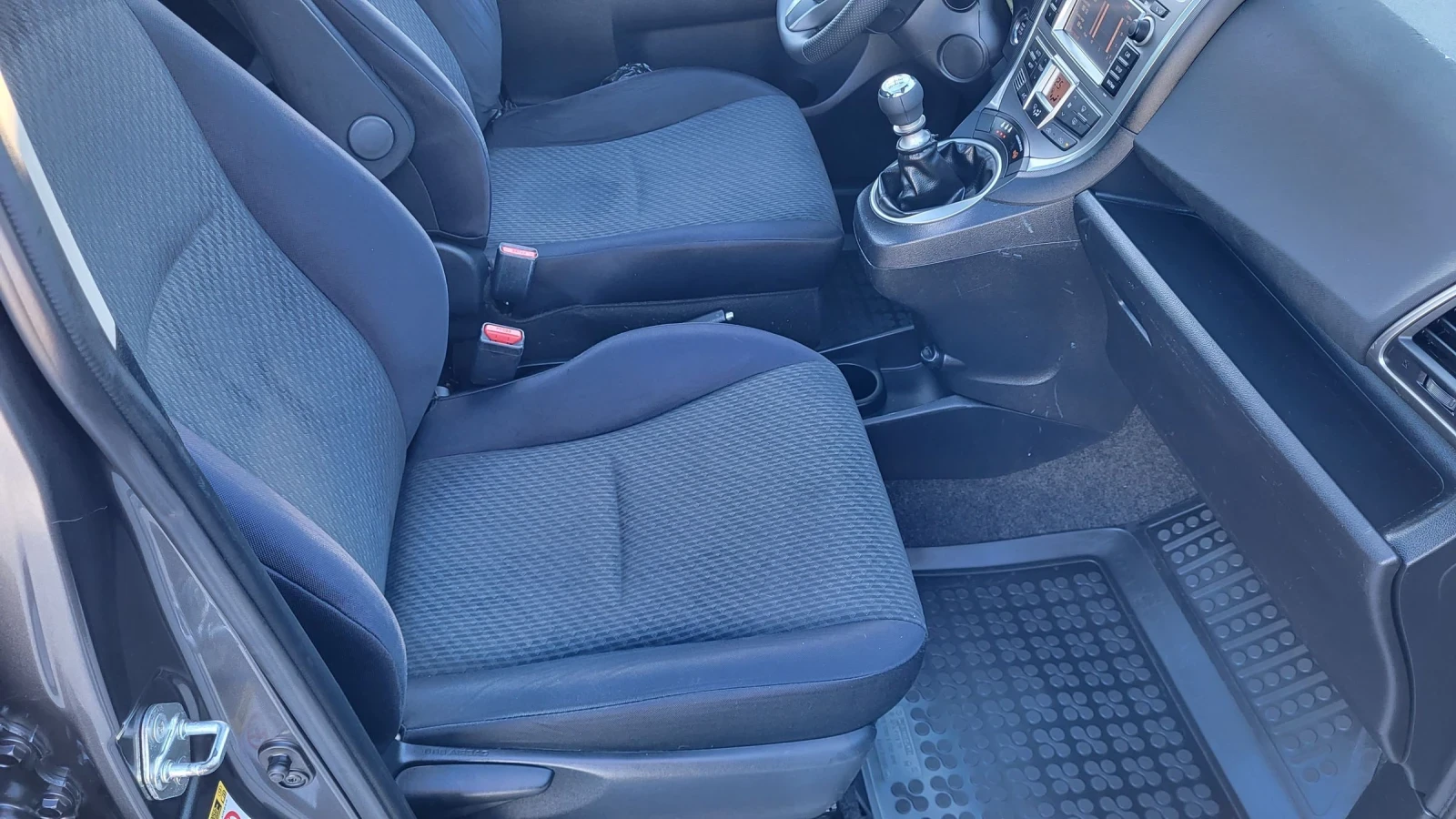 Toyota Verso S 1.4D4D-90 PANORAMA* KEYLESS* KAMERA* EURO5  | Mobile.bg   11