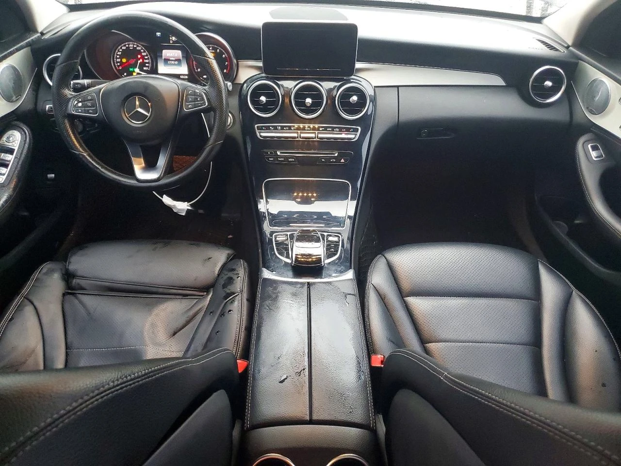 Mercedes-Benz C 300 4 MATIC 27 000 kм ОТ ЗАСТРАХОВАТЕЛ БЕЗ ЩЕТА КАМЕРА, снимка 7 - Автомобили и джипове - 53783969