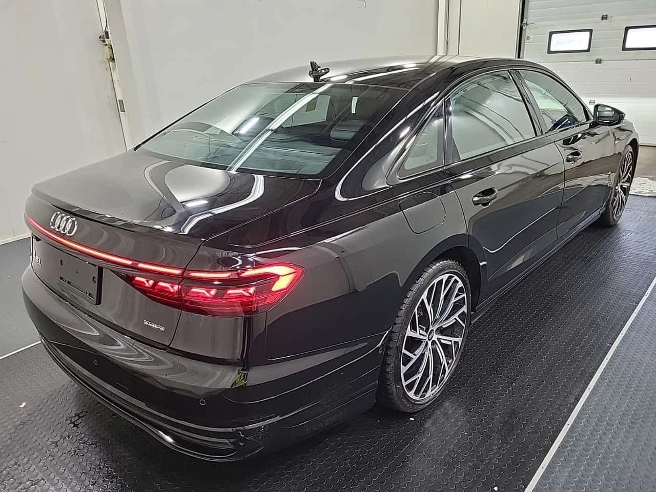 Audi A8 L| DISTR| 360| HUD| ОБДУХ| ПАНО| 2 КЛЮЧА| CARFAX, снимка 3 - Автомобили и джипове - 54840384