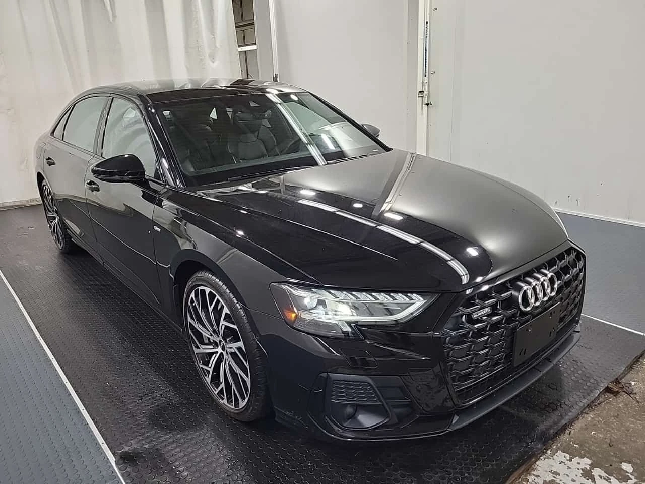 Audi A8 L| DISTR| 360| HUD| ОБДУХ| ПАНО| 2 КЛЮЧА| CARFAX, снимка 2 - Автомобили и джипове - 54840384