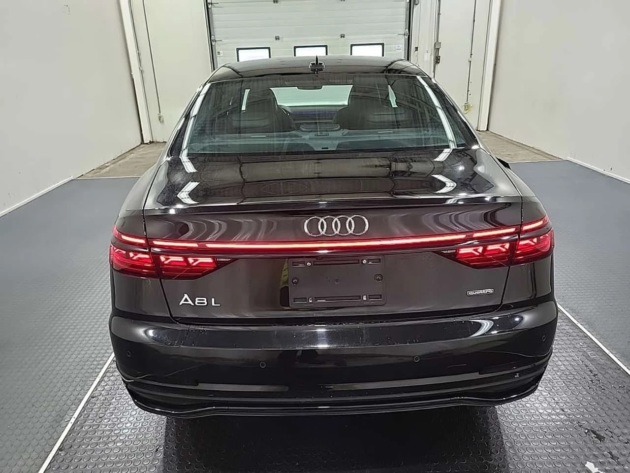 Audi A8 L| DISTR| 360| HUD| ОБДУХ| ПАНО| 2 КЛЮЧА| CARFAX, снимка 4 - Автомобили и джипове - 54840384