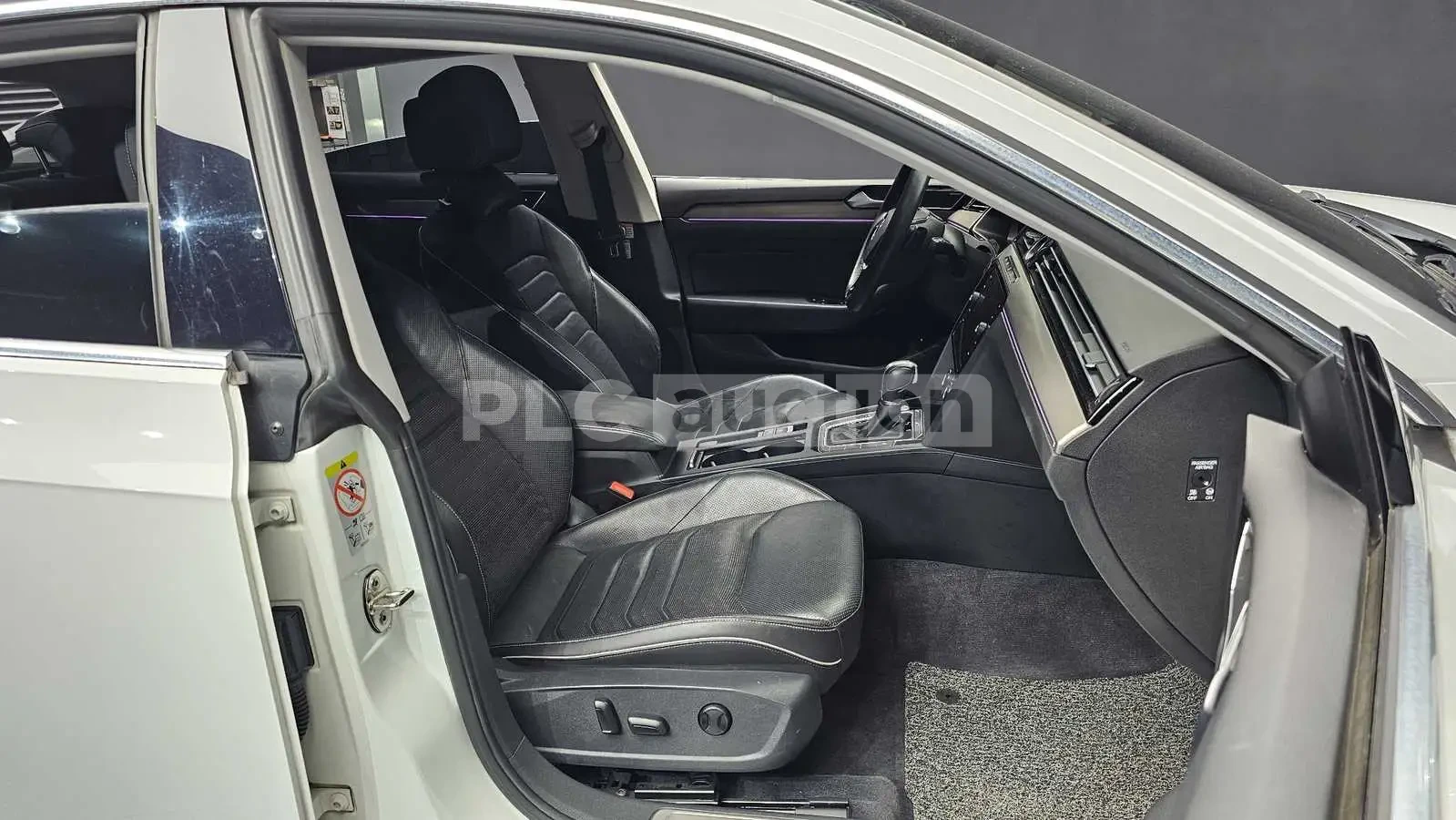 VW Arteon PRESTIGE/HEAD UP/360/ПОДГРЕВ/ОБДУХВАНЕ!ПАНОРАМА, снимка 11 - Автомобили и джипове - 55137362