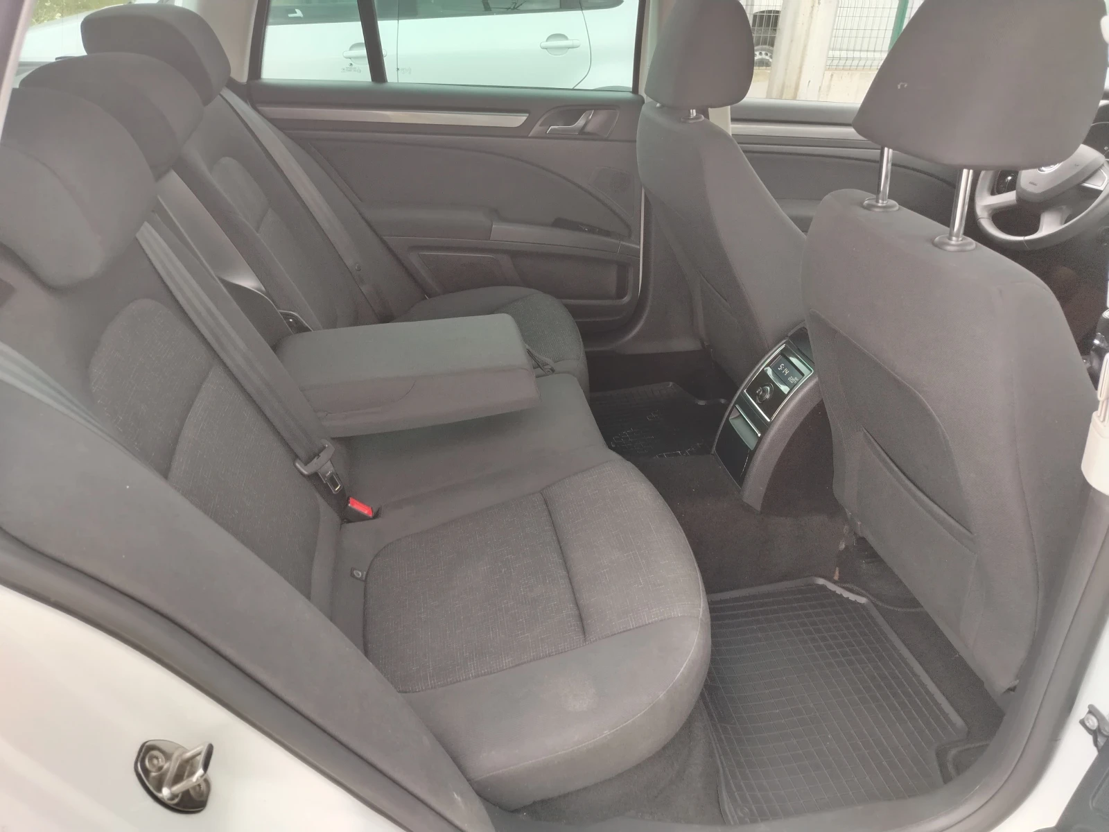 Skoda Superb 2.0 TDI , снимка 12 - Автомобили и джипове - 55266392