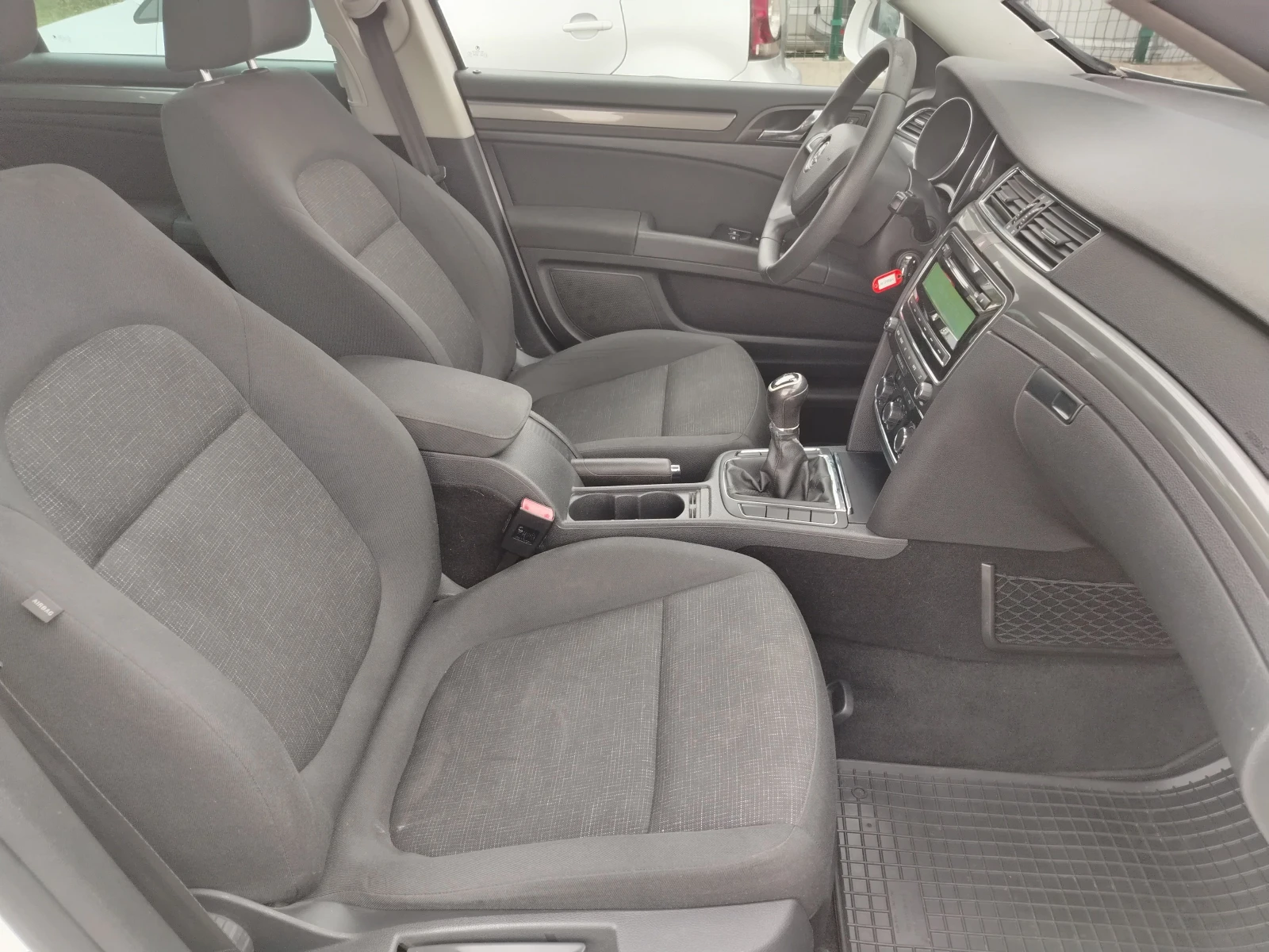 Skoda Superb 2.0 TDI , снимка 9 - Автомобили и джипове - 55266392