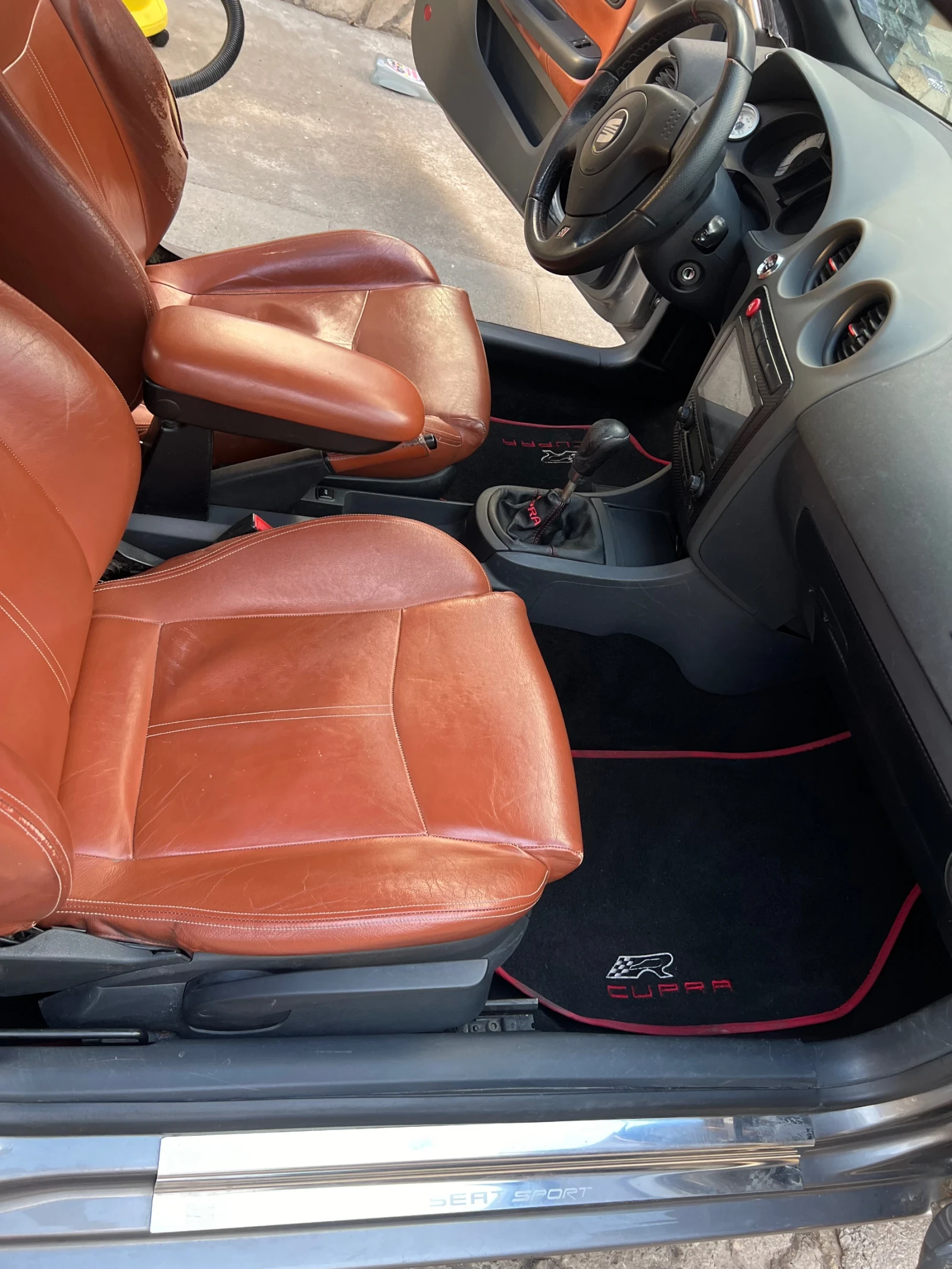 Seat Ibiza 1.8 T Cupra, снимка 11 - Автомобили и джипове - 56151869