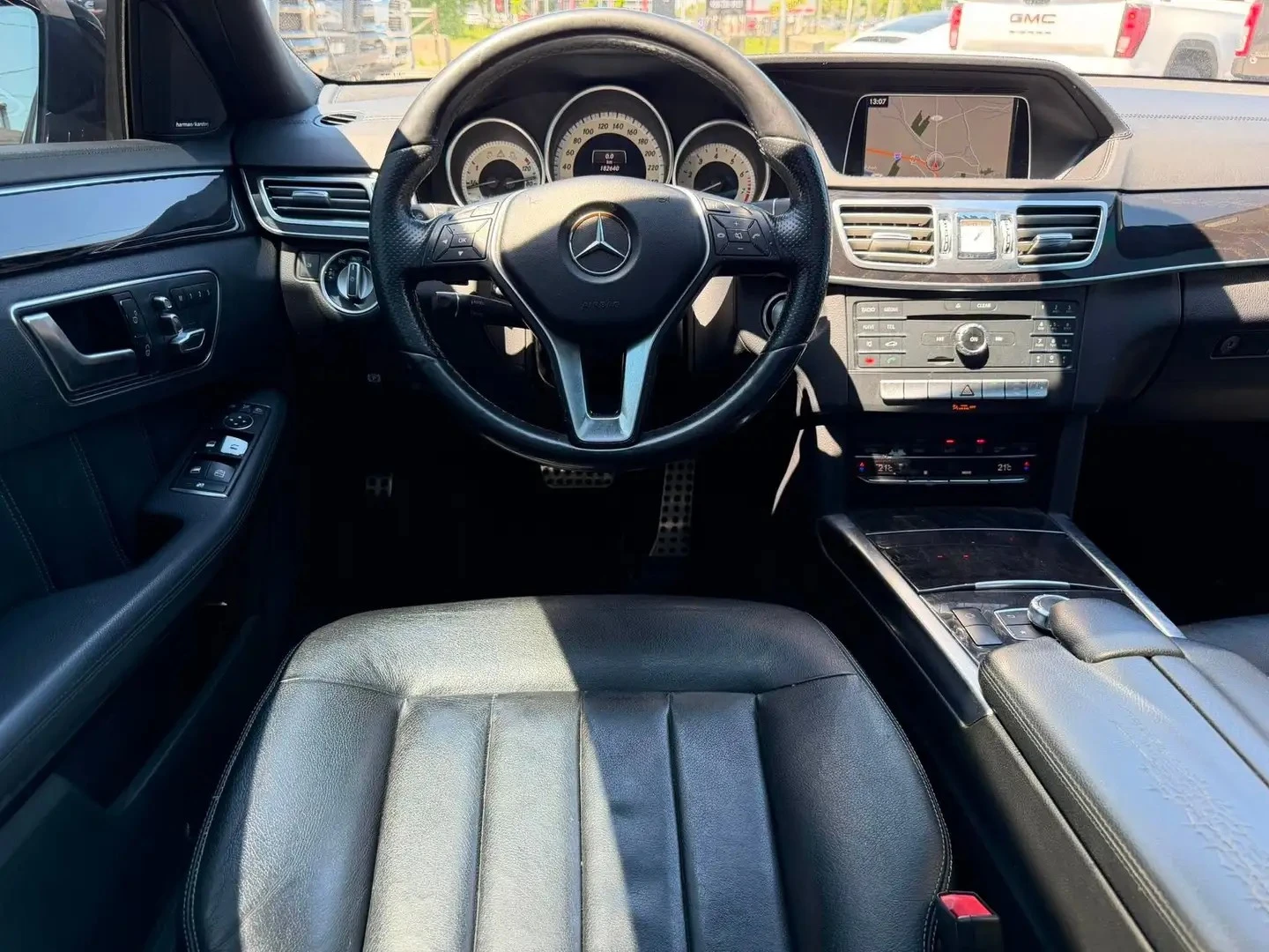 Mercedes-Benz E 400 AMG pkg Цена до България & АвтоКредит, снимка 9 - Автомобили и джипове - 56130271