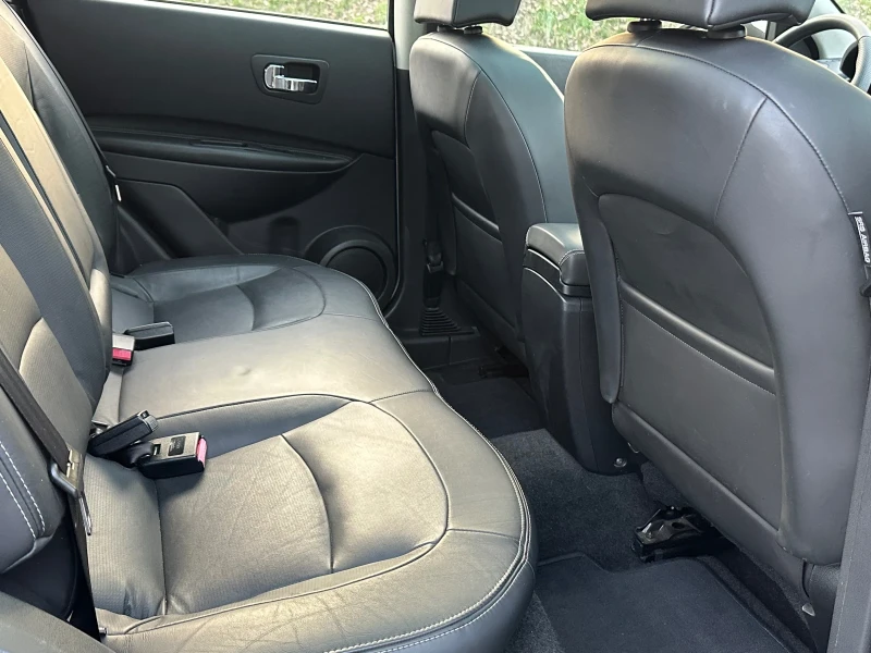 Nissan Qashqai 2.0 4х4 Автомат ITALY, снимка 13 - Автомобили и джипове - 52653570