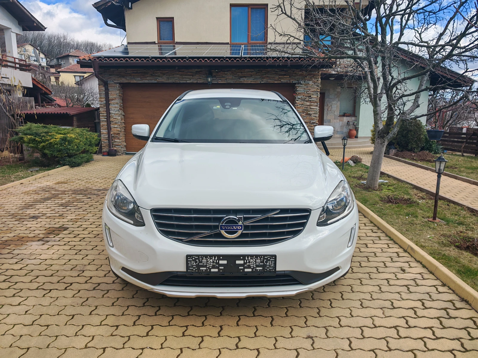 Volvo XC60 2.0D4-НАВИ-КОЖА - изображение 2