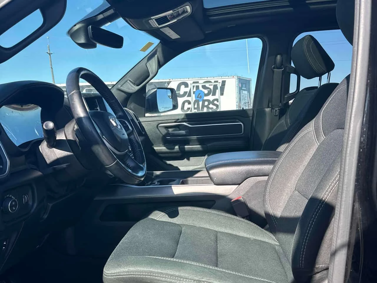 Dodge RAM 1500 BIG HORN AWD 5.7 * ПОДГРЕВ ВОЛАН/СЕДАЛКИ* ПАНОРАМА, снимка 10 - Автомобили и джипове - 53733731