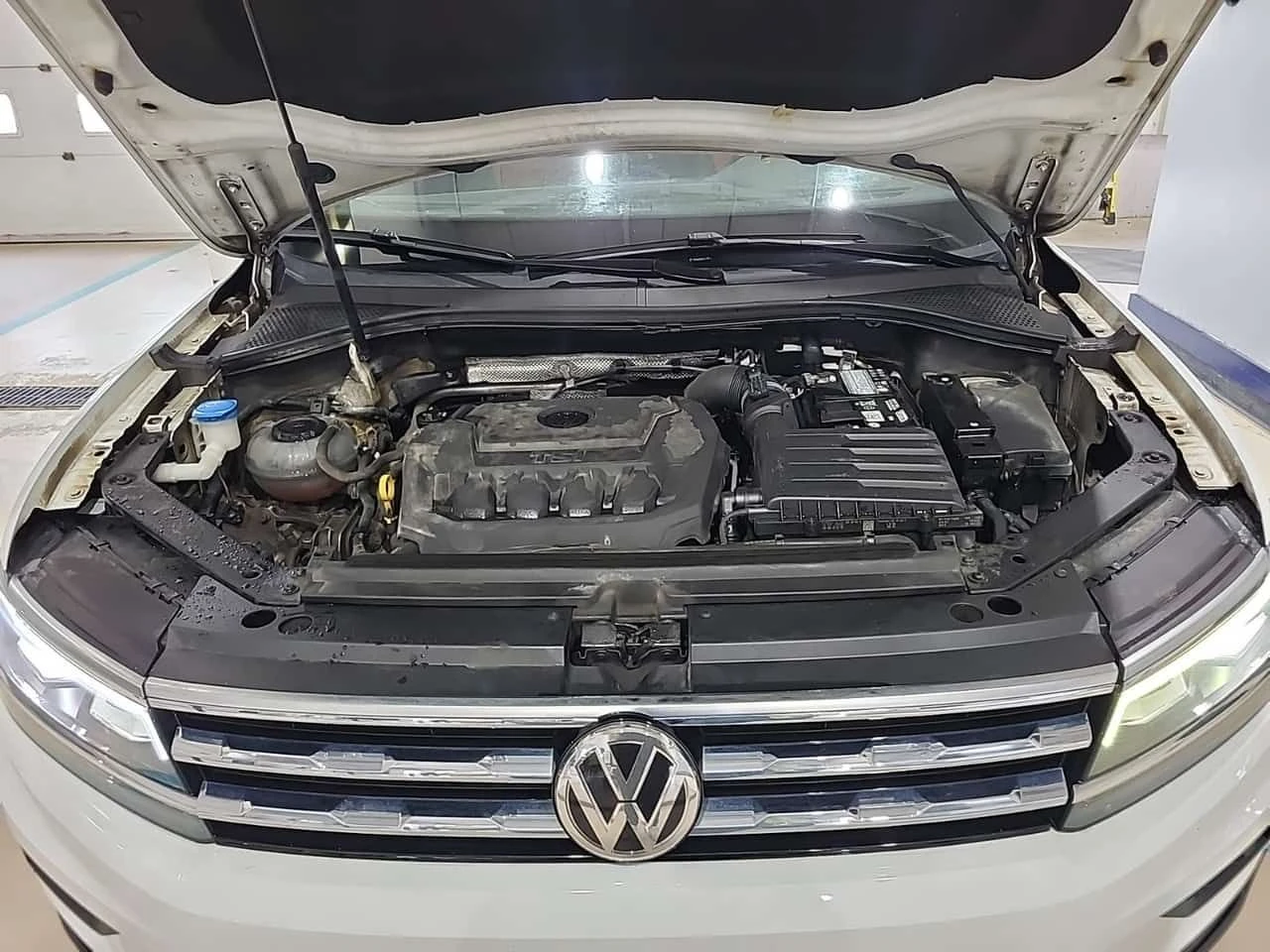 VW Tiguan HIGHLINE/CARFAX/ФИНАНСИРАНЕ, снимка 16 - Автомобили и джипове - 54883266