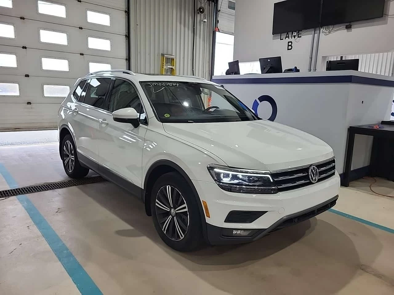 VW Tiguan HIGHLINE/CARFAX/ФИНАНСИРАНЕ, снимка 2 - Автомобили и джипове - 54883266