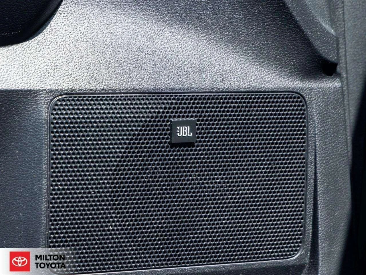 Toyota Tundra КОЖА / КАМЕРА / JBL / ЦЕНА ДО БГ, снимка 14 - Автомобили и джипове - 54886821