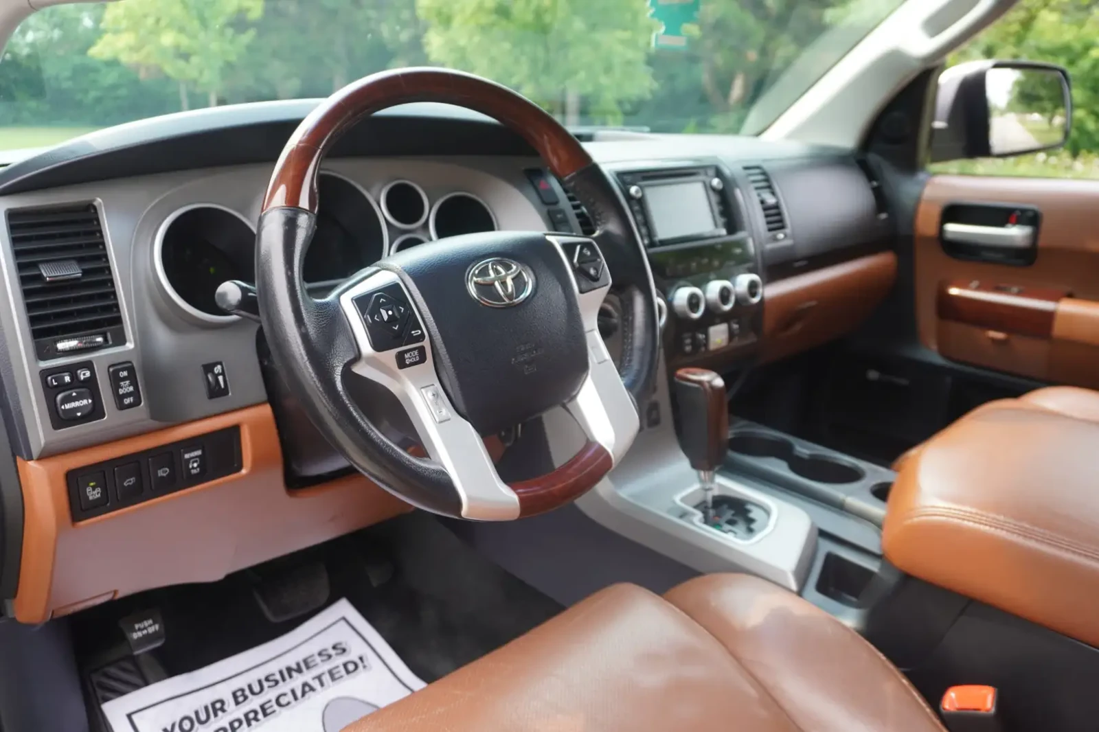 Toyota Sequoia 5.7* V8* PLATINUM* ПОДГРЕВ* ОБДУХВАНЕ* КАМЕРА* JBL, снимка 6 - Автомобили и джипове - 55463516