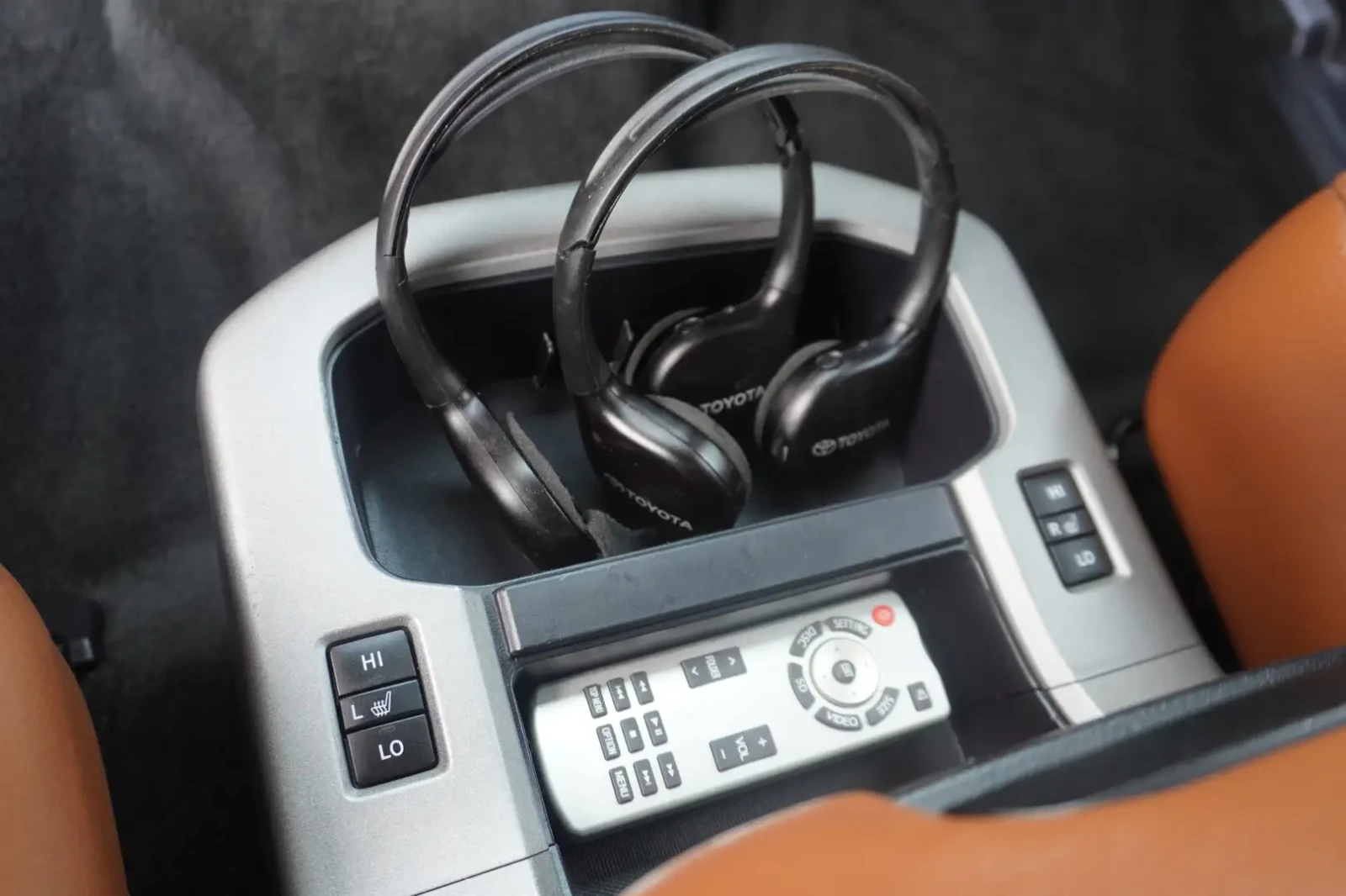 Toyota Sequoia 5.7* V8* PLATINUM* ПОДГРЕВ* ОБДУХВАНЕ* КАМЕРА* JBL, снимка 16 - Автомобили и джипове - 55463516