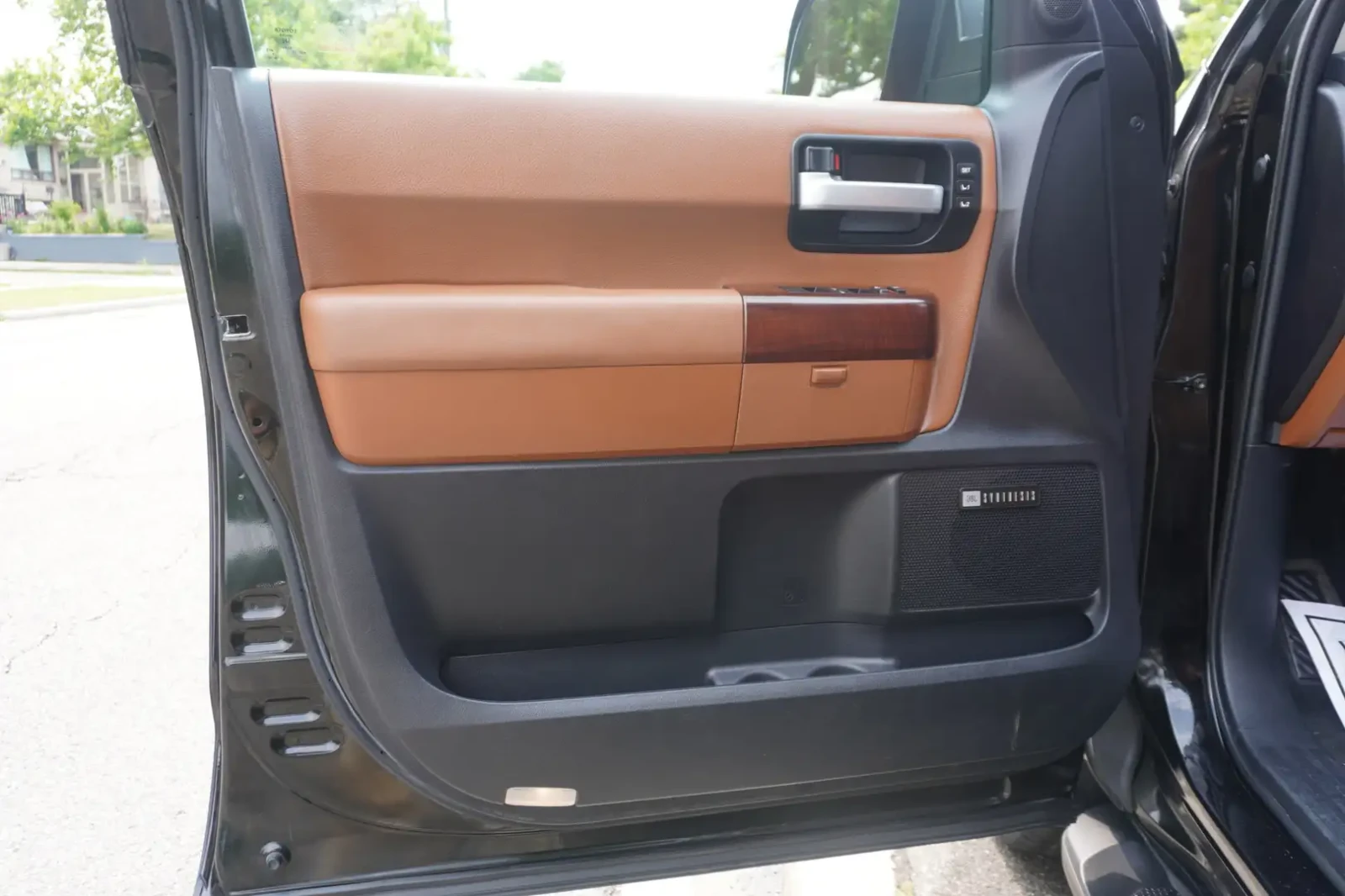Toyota Sequoia 5.7* V8* PLATINUM* ПОДГРЕВ* ОБДУХВАНЕ* КАМЕРА* JBL, снимка 5 - Автомобили и джипове - 55463516