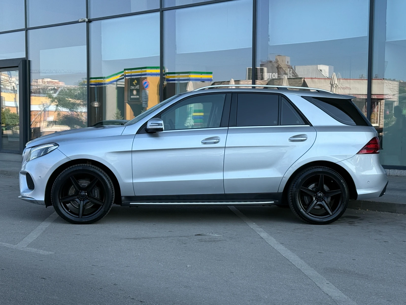 Mercedes-Benz GLE 350 CDI 6 МЕСЕЦА ГАРАНЦИЯ/258к.с AMG Pack/Панорама, снимка 2 - Автомобили и джипове - 55661610