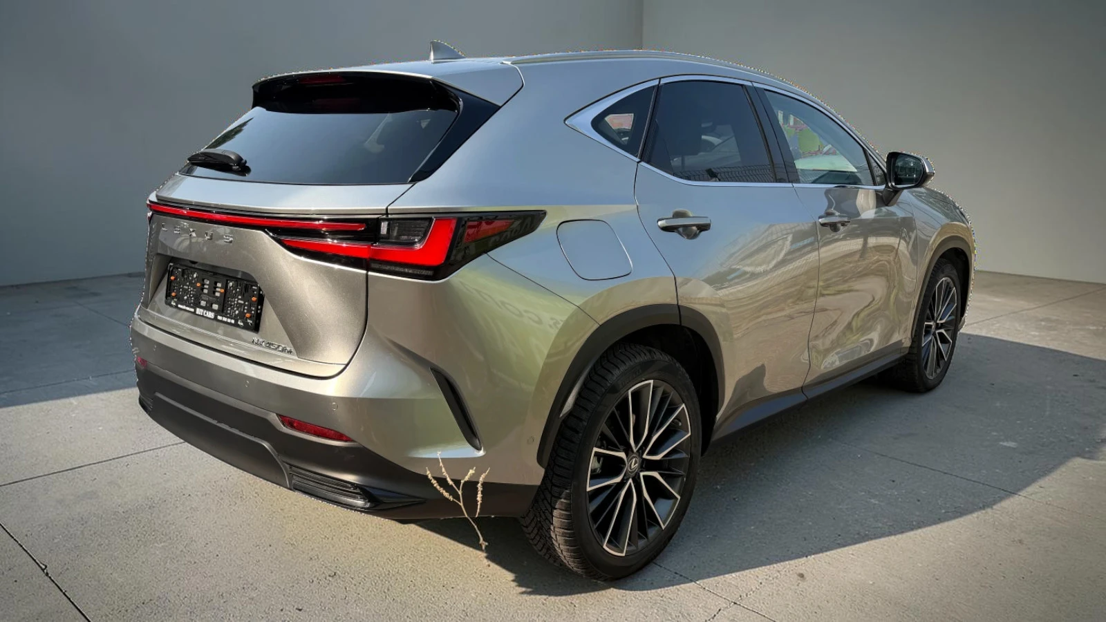 Lexus NX 450 Plugin 309hp 4x4 ГАРАНЦИЯ LUXURY, снимка 4 - Автомобили и джипове - 56202100