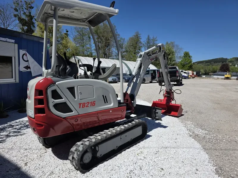 Багер Takeuchi TB 216, снимка 3 - Индустриална техника - 54553436