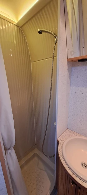 Кемпер Burstner A 535 Active, снимка 14