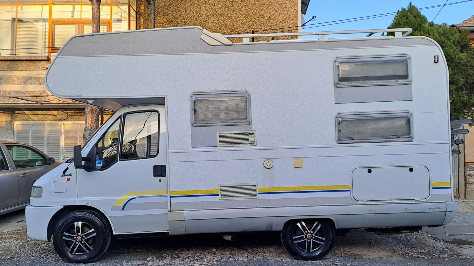 Кемпер Burstner A 535 Active, снимка 3 - Каравани и кемпери - 53599757