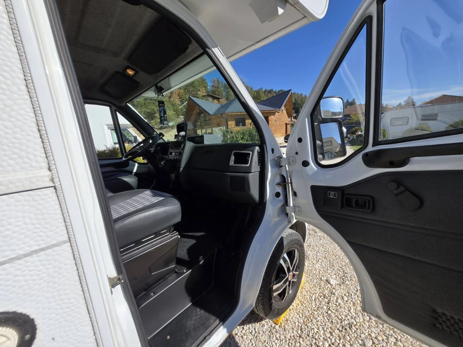 Кемпер Burstner A 535 - изображение 9