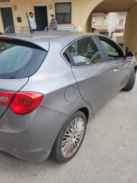 Обява за продажба на Alfa Romeo Giulietta 1.6 Diesel 105 hp Топ състояние! ~8 999 лв. - изображение 4 | Auto.bg Обява за продажба на Alfa Romeo Giulietta 1.6 Diesel 105 hp Топ състояние! ~8 999 лв. - изображение 4