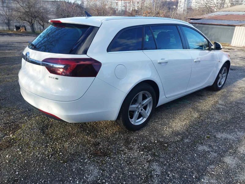 Opel Insignia Sports Tourer SW, снимка 3 - Автомобили и джипове - 49544033