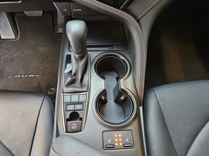 Toyota Camry HEV/208HP/PDC/LED/ACC/CARPLAY/L.ASS/VCONTROL/932f, снимка 11 - Автомобили и джипове - 52467205